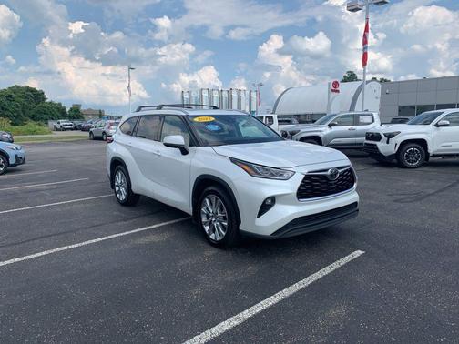 2022 Toyota Highlander Limited