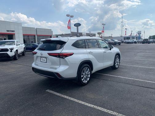 2022 Toyota Highlander Limited