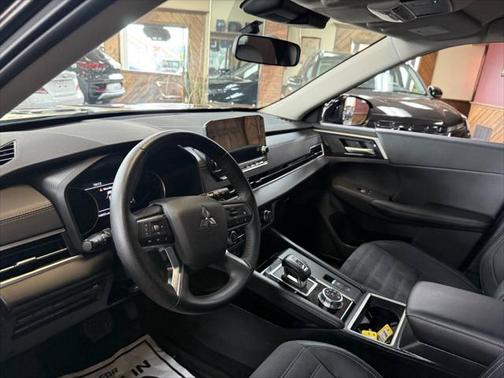 2024 Mitsubishi Outlander SE AWD 4dr SUV