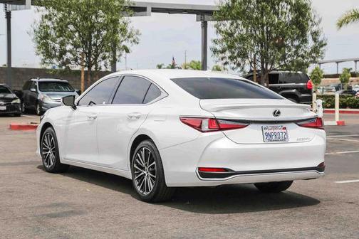 Eminent White Pearl 2024 Lexus ES 300h Base