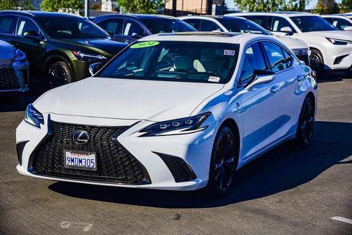 2024 Lexus ES 300h F SPORT Handling