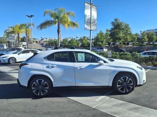 2025 Lexus UX 300h Premium
