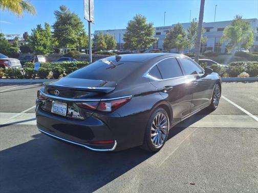 2025 Lexus ES 300h Luxury