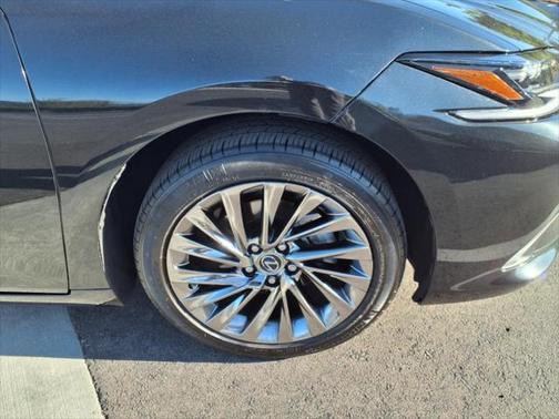 2025 Lexus ES 300h Luxury