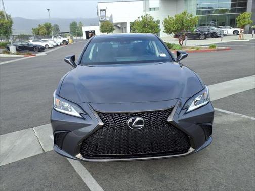 2025 Lexus ES 300h F SPORT Design