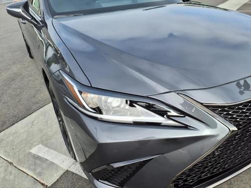 2025 Lexus ES 300h F SPORT Design