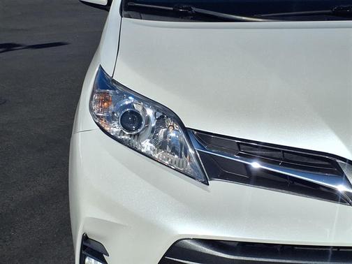 2018 Toyota Sienna XLE