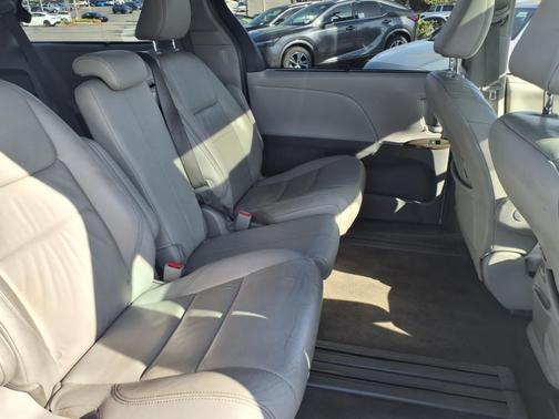 2018 Toyota Sienna XLE