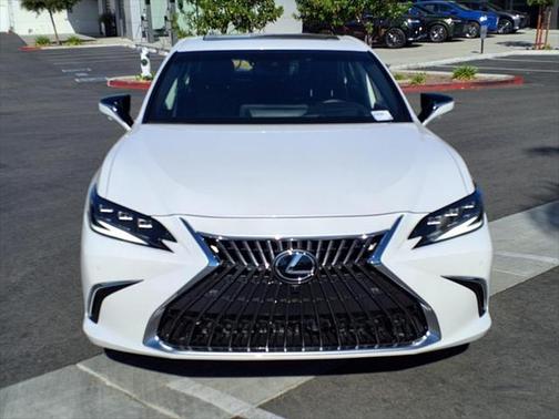 2025 Lexus ES 300h Luxury