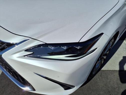 2025 Lexus ES 300h Luxury