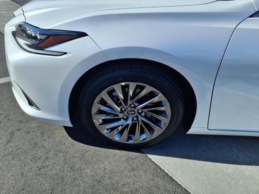 2025 Lexus ES 300h Luxury