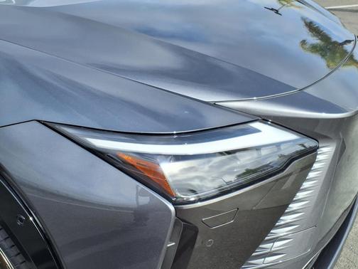 2025 Lexus RZ 300e Luxury