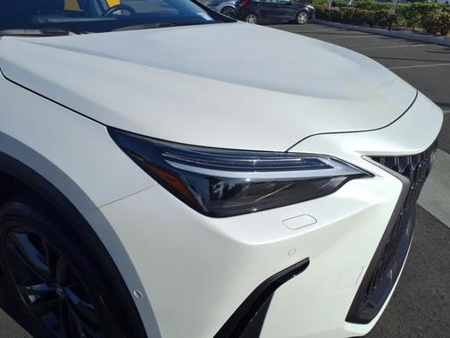 2025 Lexus NX 450h+ Luxury