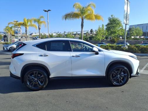 2025 Lexus NX 450h+ Luxury