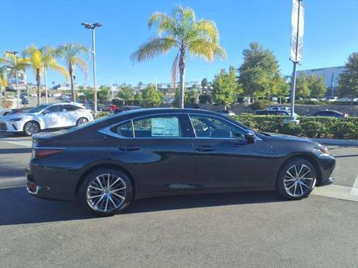 2025 Lexus ES 300h Base