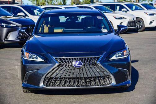 2022 Lexus ES 300h Base