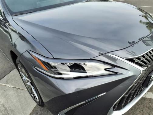 2025 Lexus ES 300h Luxury