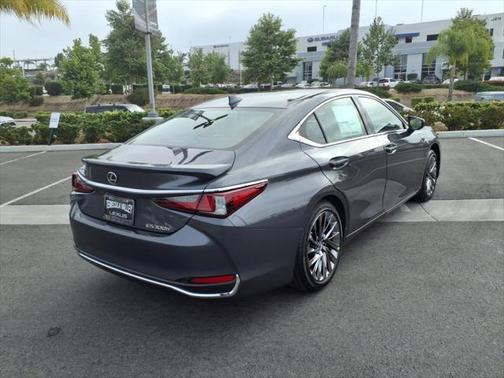 2025 Lexus ES 300h Luxury