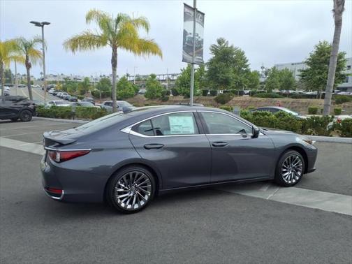 2025 Lexus ES 300h Luxury