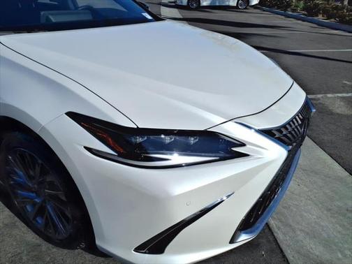 2025 Lexus ES 300h Luxury