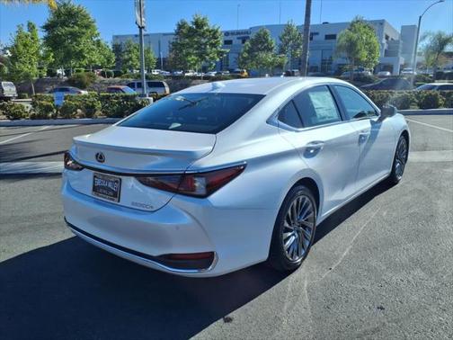 2025 Lexus ES 300h Luxury