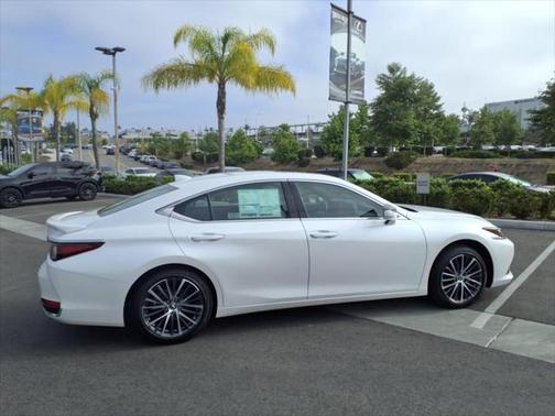 2025 Lexus ES 300h Base