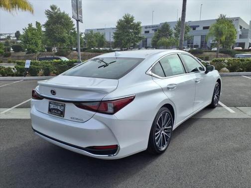 2025 Lexus ES 300h Base