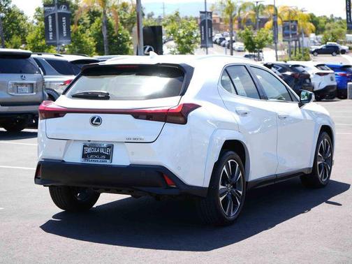 Eminent White Pearl 2025 Lexus UX 300h Premium