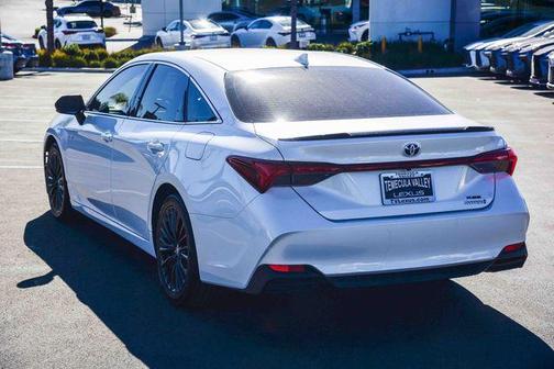 2020 Toyota Avalon Hybrid XSE