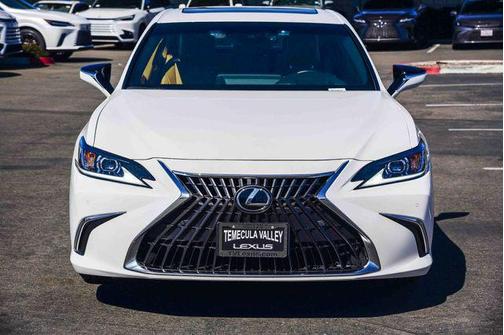 2025 Lexus ES 300h Base