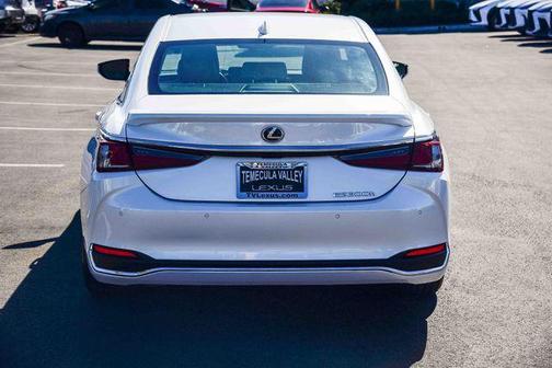 2025 Lexus ES 300h Base