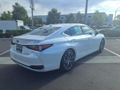 2025 Lexus ES 300h Base