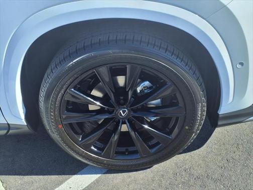 2025 Lexus NX 450h+ F SPORT Handling