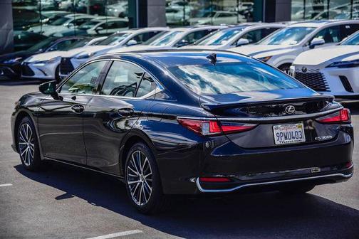 2025 Lexus ES 300h Base