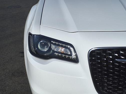 2019 Chrysler 300 Touring