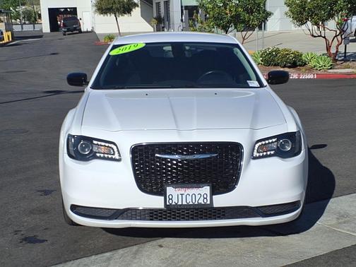 2019 Chrysler 300 Touring