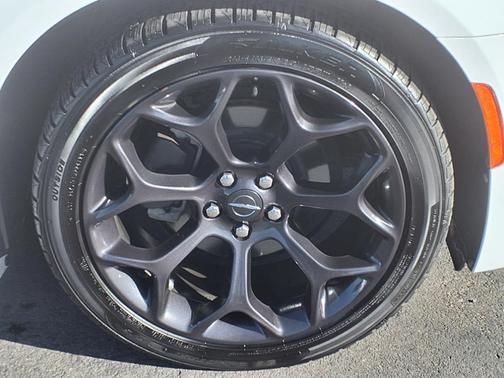 2019 Chrysler 300 Touring