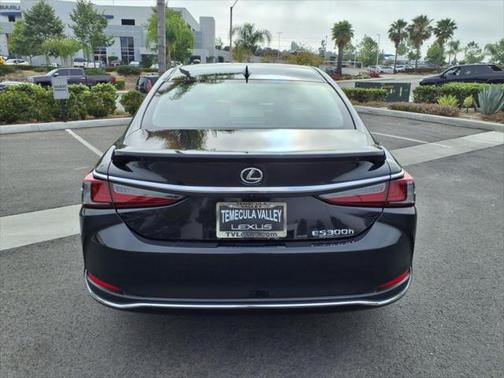 2025 Lexus ES 300h Base