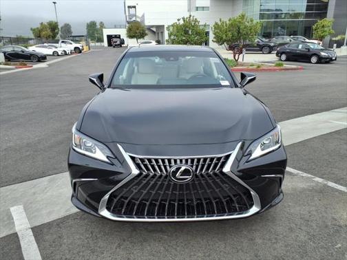 2025 Lexus ES 300h Base