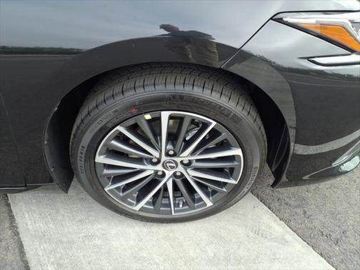 2025 Lexus ES 300h Base