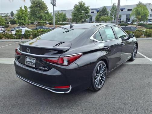 2025 Lexus ES 300h Base