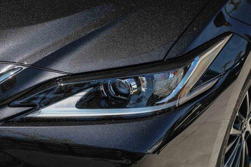 2025 Lexus ES 300h Base