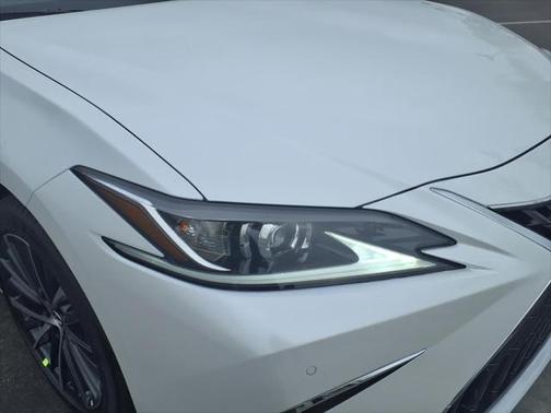 2025 Lexus ES 300h Base