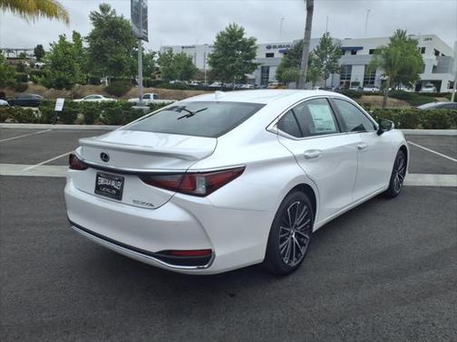 2025 Lexus ES 300h Base