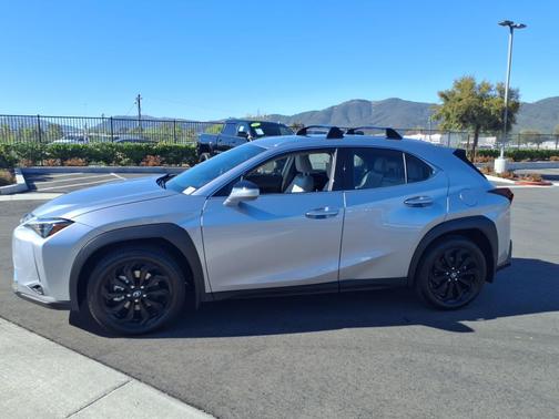 2025 Lexus UX 300h Base