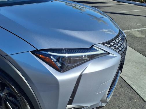 2025 Lexus UX 300h Base