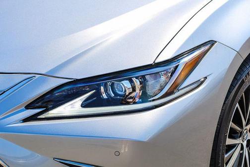 2024 Lexus ES 300h Base