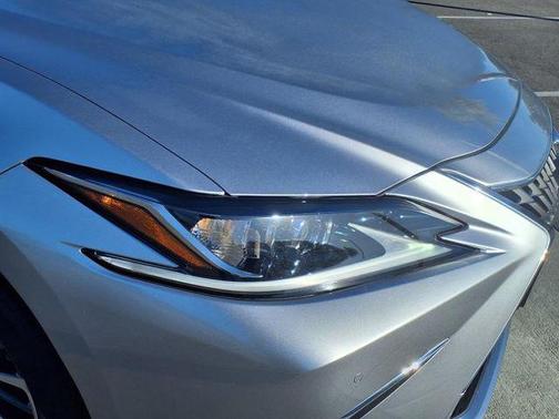 2024 Lexus ES 300h Base