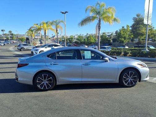 2024 Lexus ES 300h Base