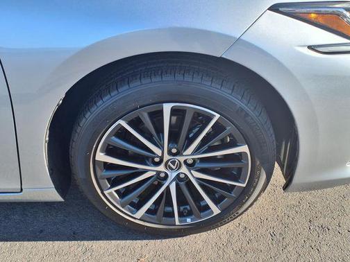 2024 Lexus ES 300h Base